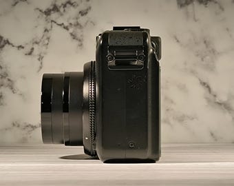 Canon Powershot G10 14.7 Megapixels Mint Condition With Sunpak