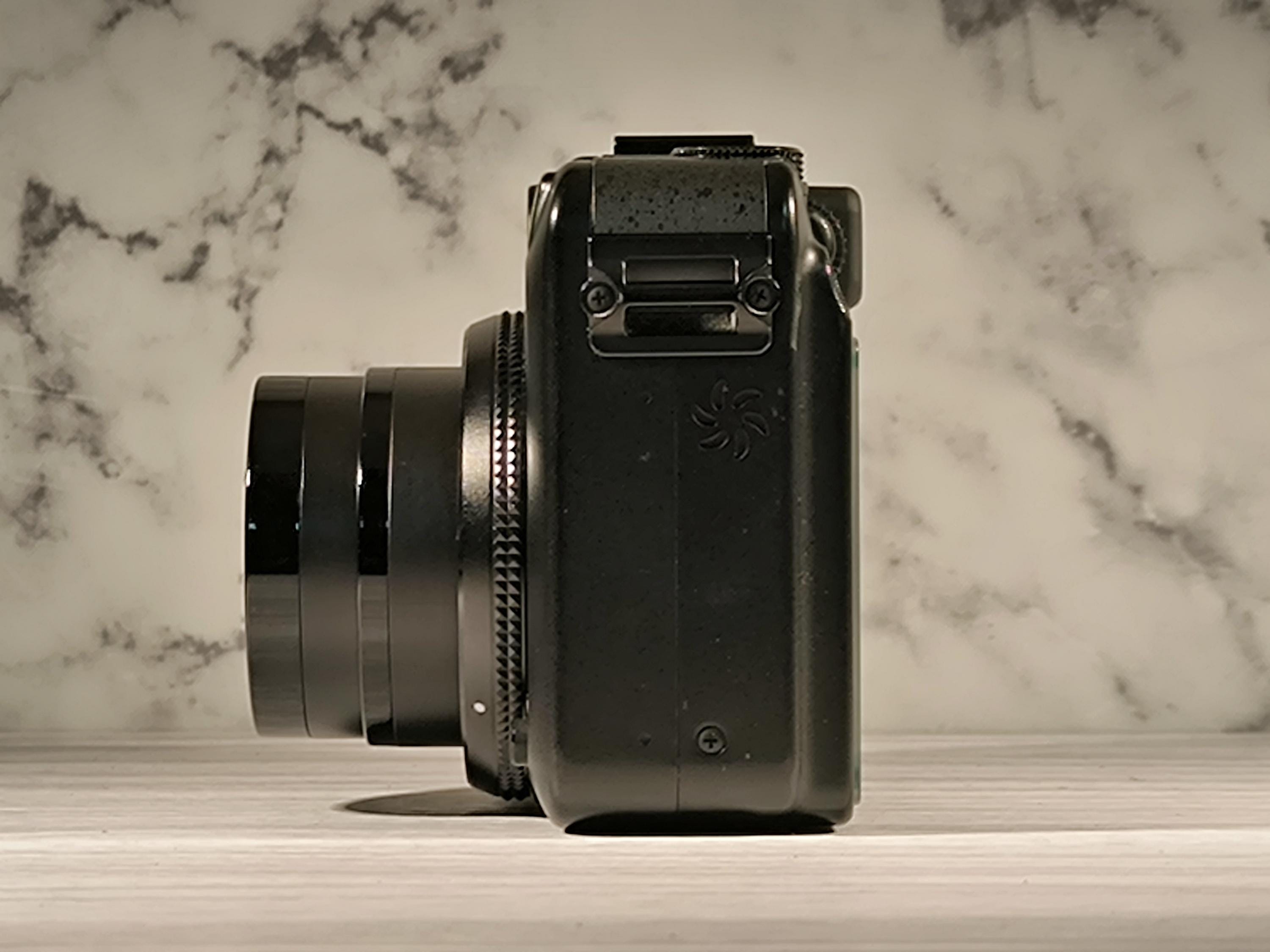 Canon Powershot G10 14.7 Megapixels Mint Condition With Sunpak