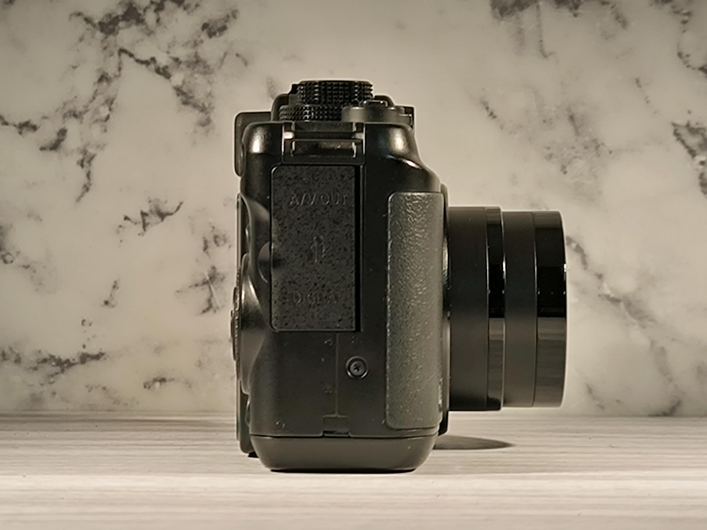 Canon Powershot G10 14.7 Megapixels Mint Condition With Sunpak