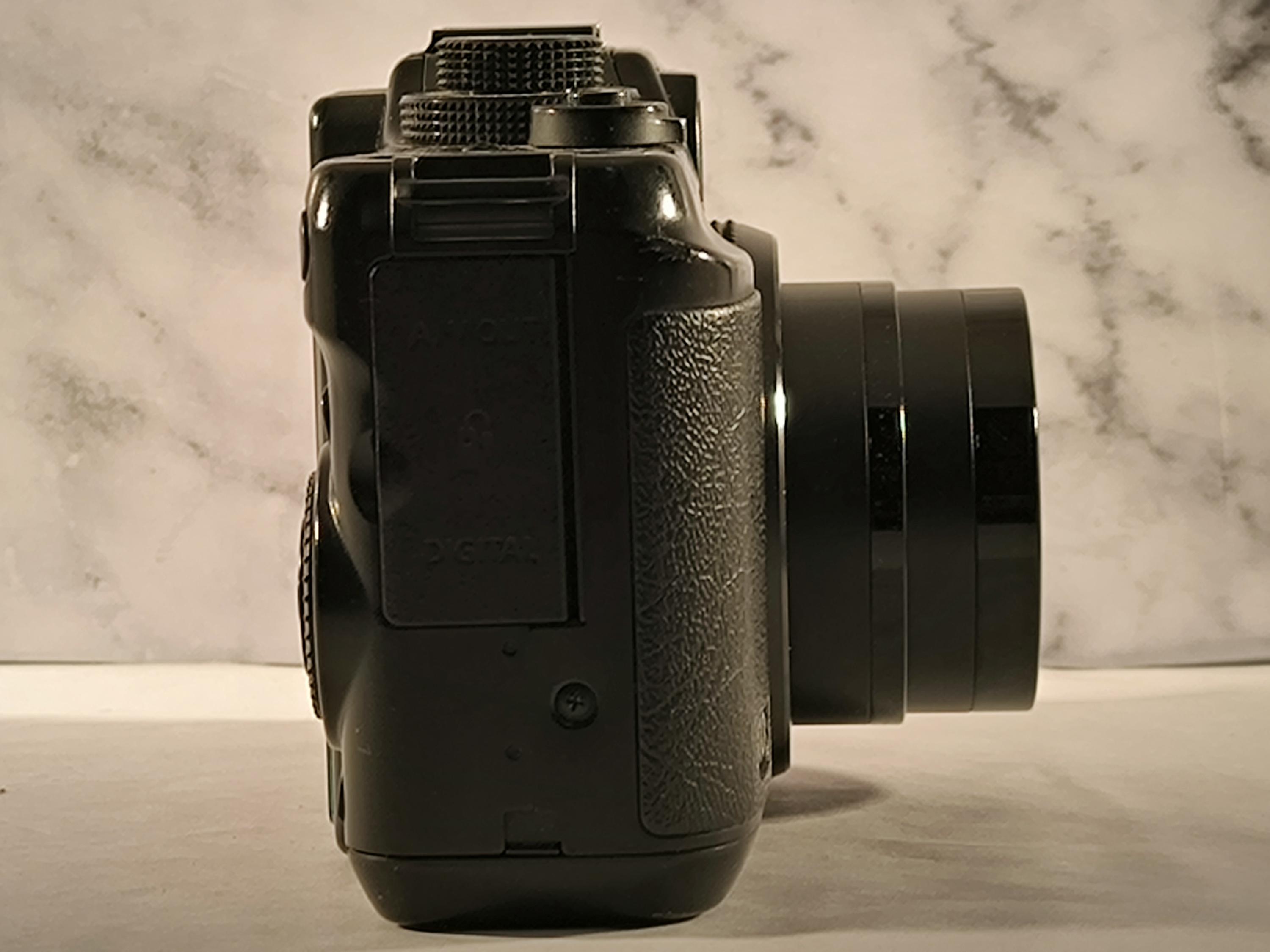 Appareil Photo Compact Canon PowerShot G10 - 14,7 MP, Zoom 5x - Noir - Exposant, Quasi Neuf