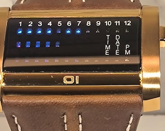 Vintage Gold Binary Armbanduhr von OI