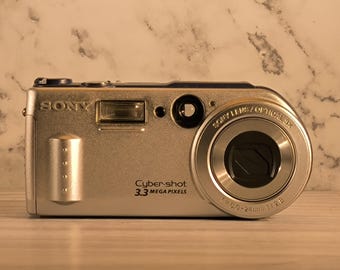 Retro Cool: Sony Cyber-shot DSC-M2 Digital Camera (Y2K Aesthetic