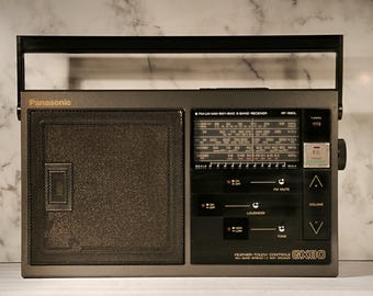 Vintage Panasonic 5 Band Radio 1985
