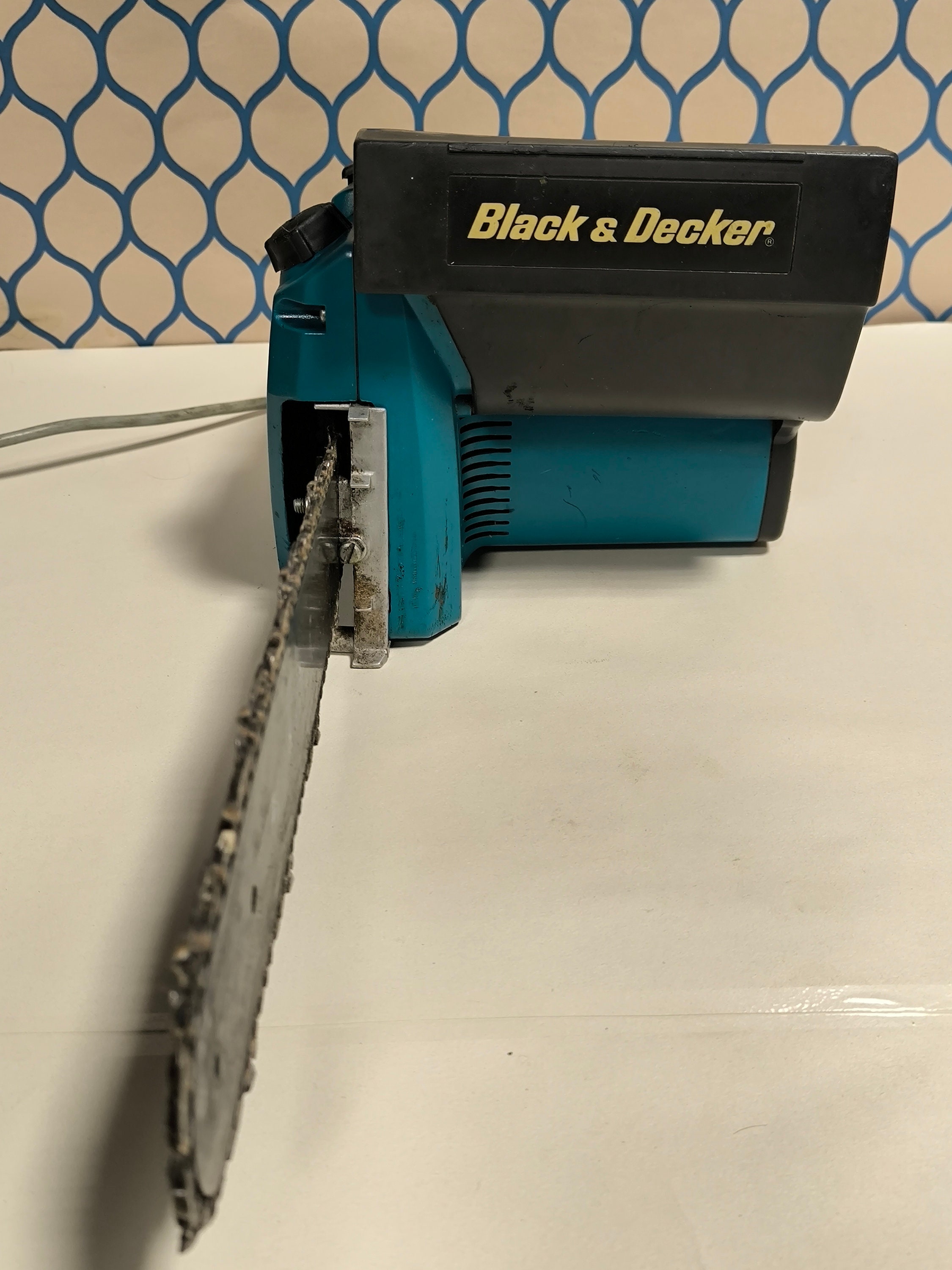 Old black and decker outlet electric chainsaw