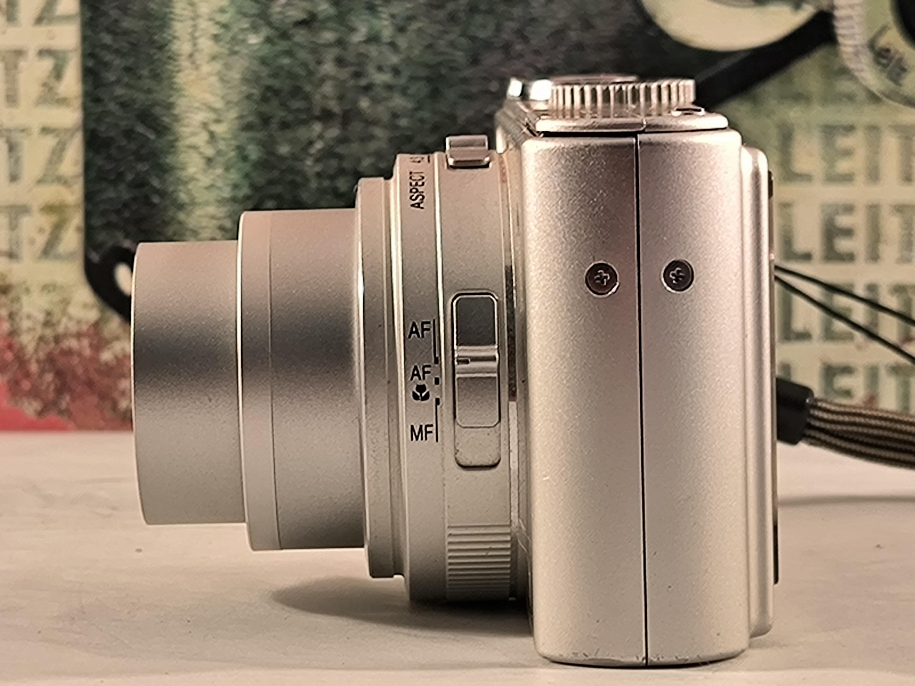 ライカ D-Lux 2 シルバー コンパクトカメラ（8MP CCDセンサー搭載