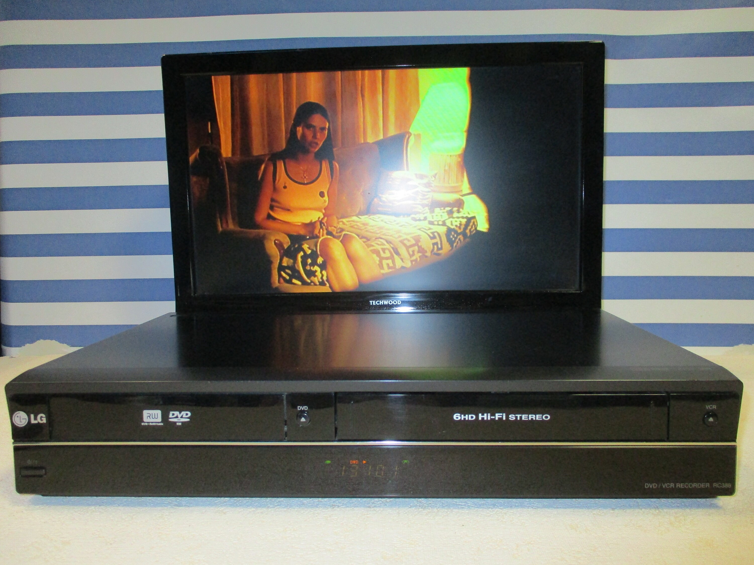 LG RC388 - Video Players & Video - DVD Combi - LG Electronics