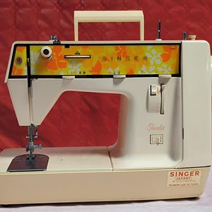 Máquina de coser portátil Singer Starlet vintage de los años 70