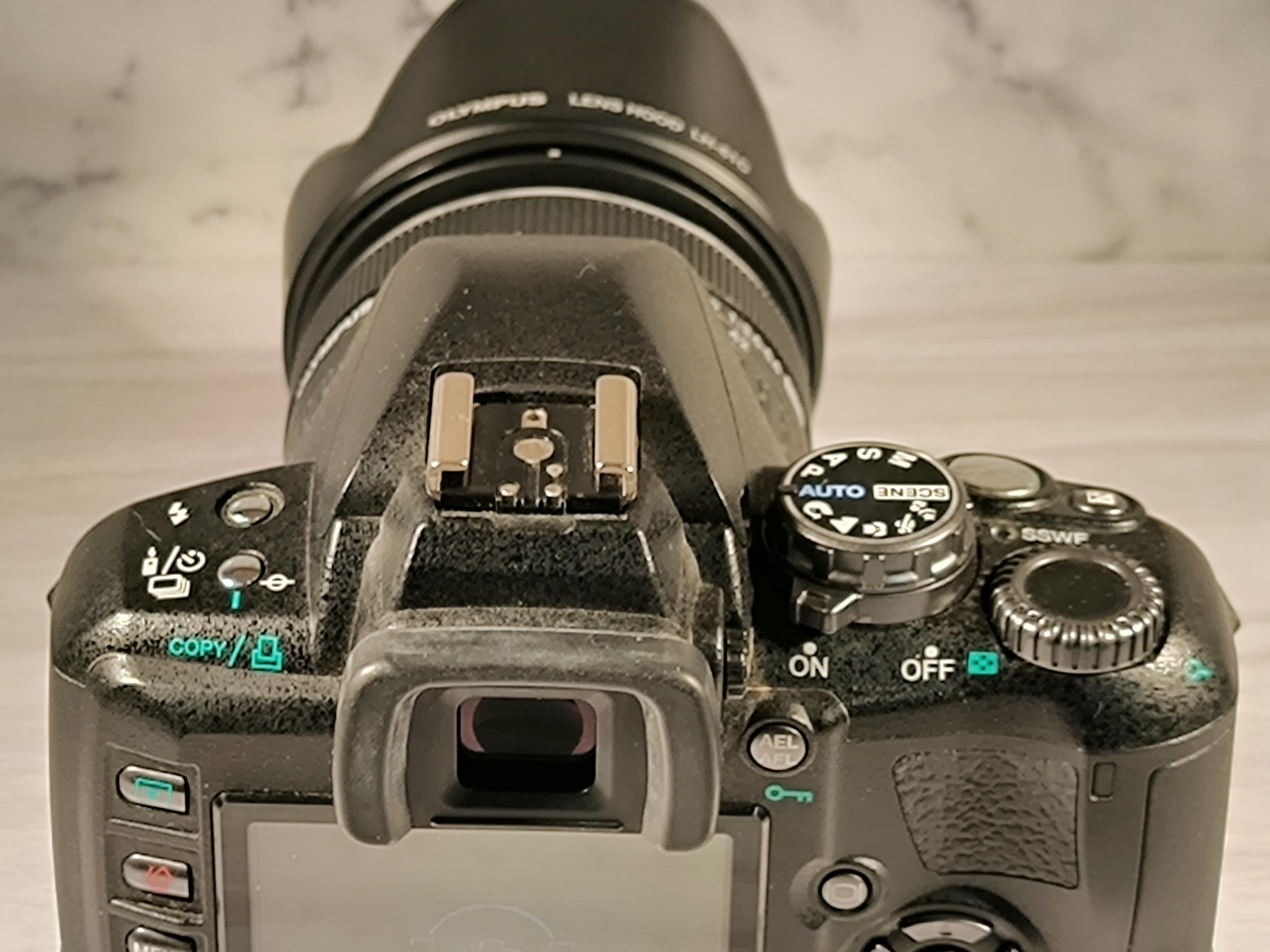 Olympus E-410 + 2 Zooms (14-42mm & 40-150mm) – Occasion – Noir