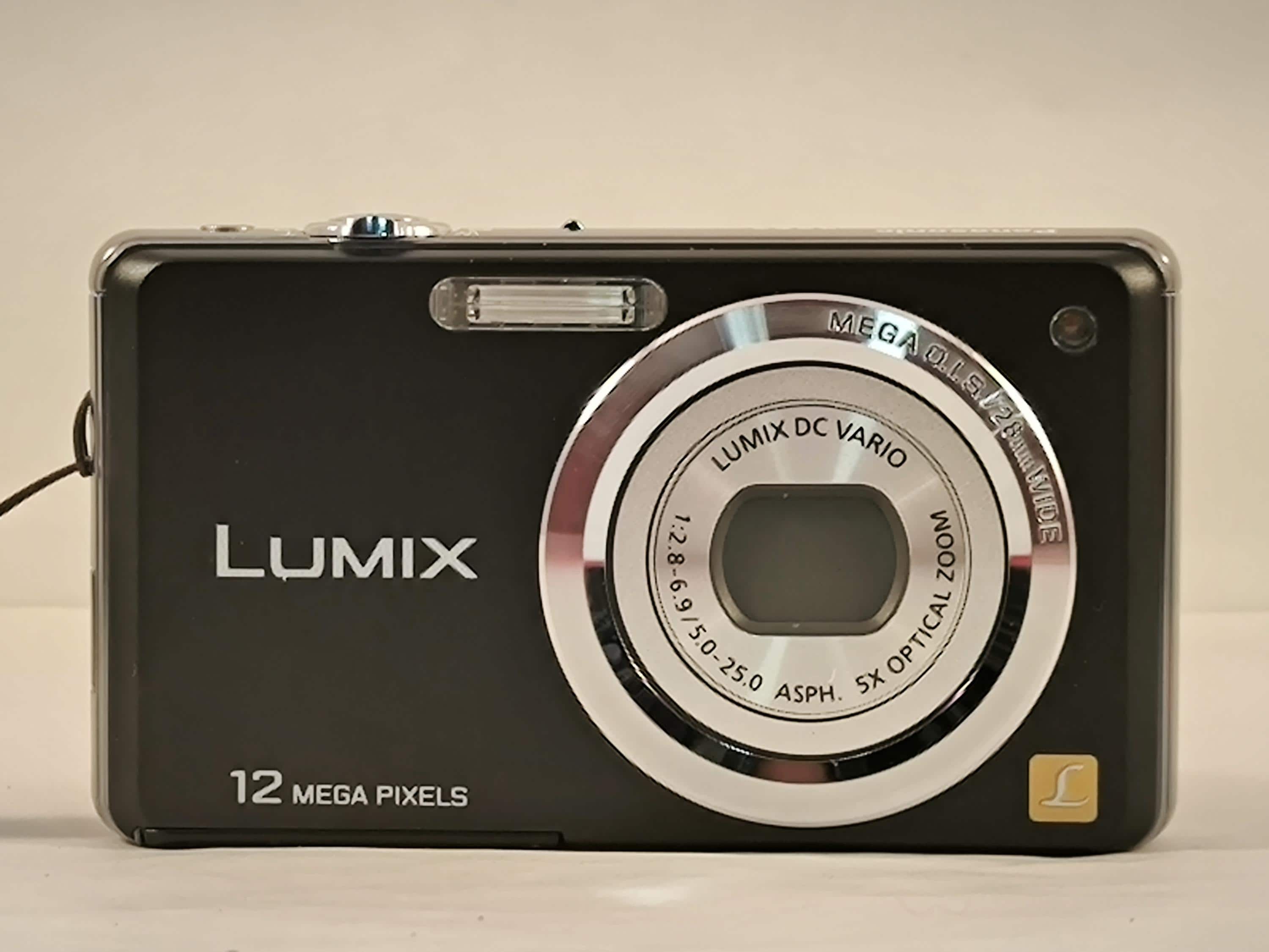 Panasonic Lumix DCM-FS9 Digital Camera 12 Mega Pixels
