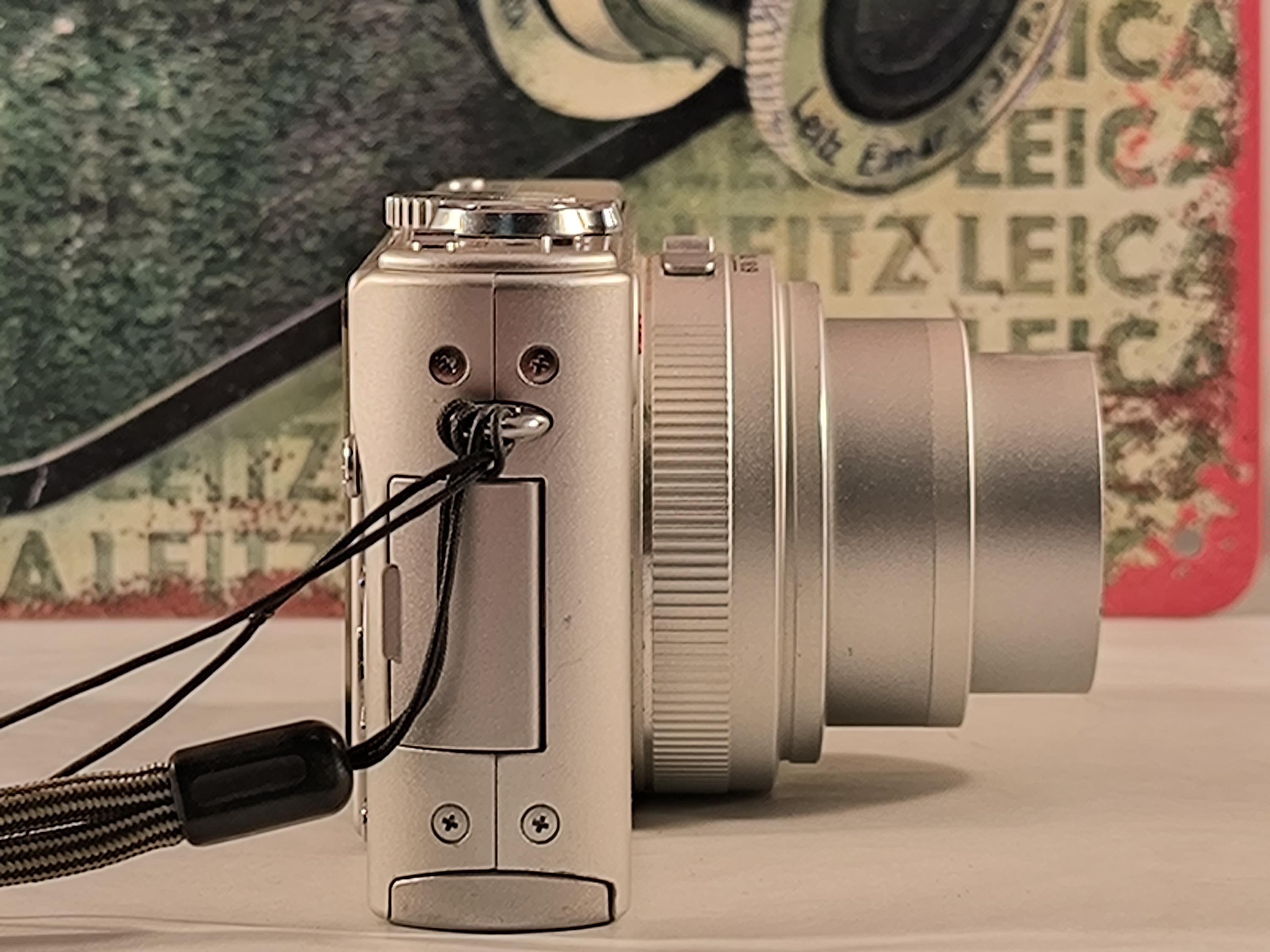 ライカ D-Lux 2 シルバー コンパクトカメラ（8MP CCDセンサー搭載