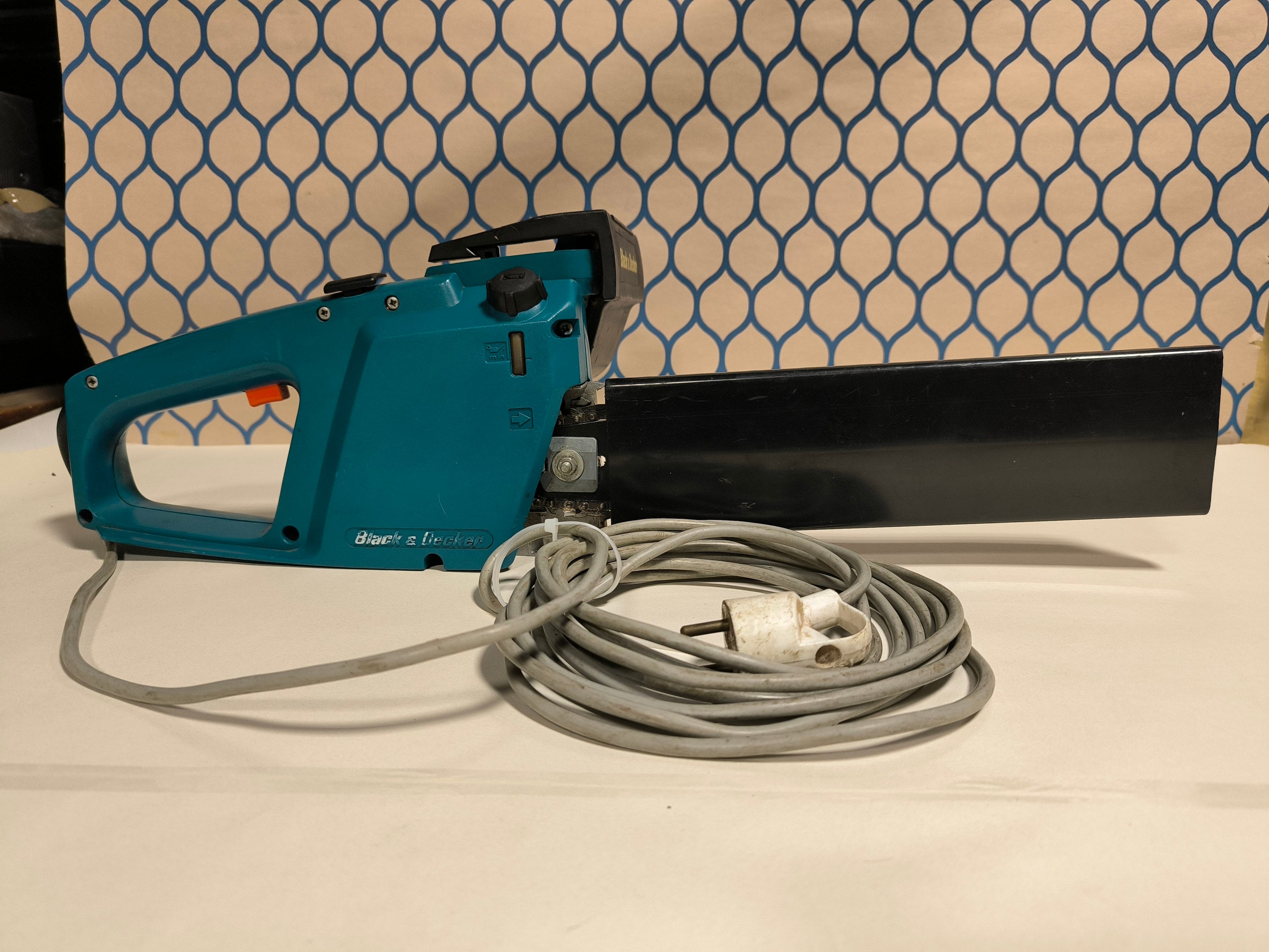 Old black and decker outlet electric chainsaw