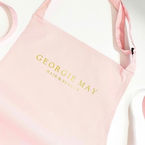 Tablier rose personnalisé : uniforme de salon, tablier de beauté, pâtisserie