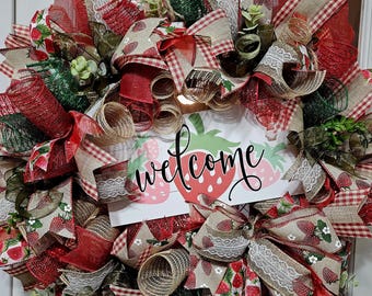 A Sweet Strawberry Welcome, Strawberry door wreath, berry wreath, Summer wreath, Spring Wreath, Everyday wreath, Welcome wreath, Strawberry