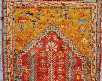 Antique Anatolian Wool Rug: Traditional Prayer Kilim (3.6x4.5 ft)