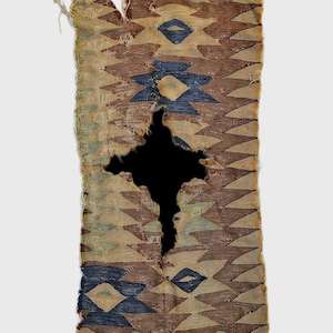 Antique Manastır Rug: Pre-1800s Natural Dye Wool Rug, 1’6”x 3’4”. --- 50 x 105 cm