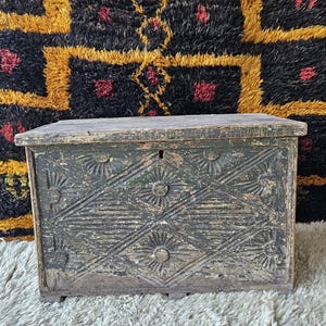 Antique Small Chest, Vintage Small Box, Wood chest, Antique Chest, Treasure Box, Wooden Box, Wood Box, Primitive Box, Rustic Home, Rare find