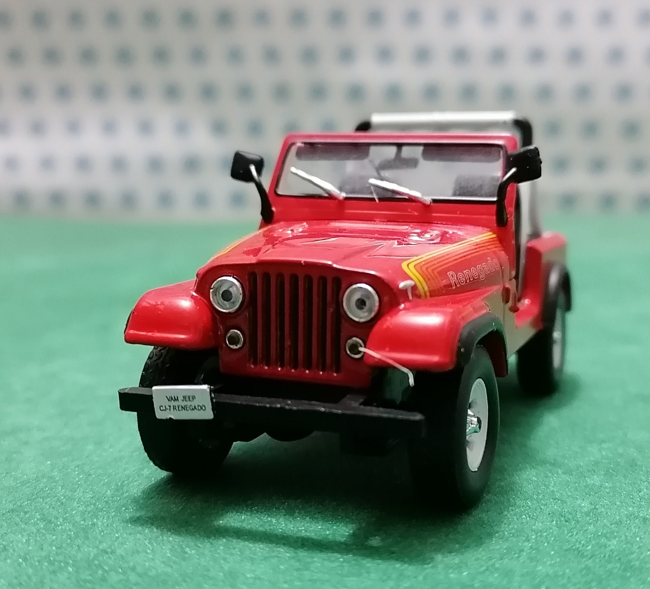 Rare & Hard to Find Burago 1:24 Scale Red Renegade Jeep CJ-7 