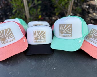 Auf der Jagd nach dem Sonnenhut | Sommer Hüte | Urlaub Trucker Hats | Gruppe Hüte
