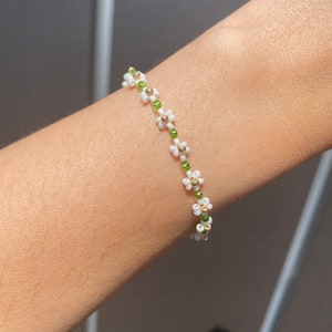 White&Green Daisy Flower Bracelet | Beaded Bracelet | Daisy Flower Bracelet | Daisy with Gold Details