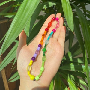 Correa de teléfono con cuentas de arco iris / Amuleto de teléfono / Correa de encanto de teléfono con cuentas / Wristlet de teléfono