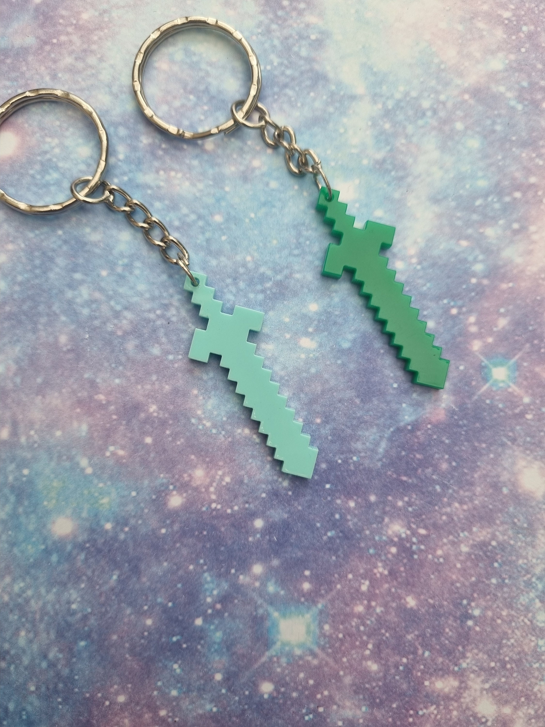 STL file A minecraft sword for your keychain in pixel style