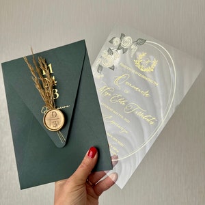 Mis Anos Invite, Elegant Quinceañera Invite, Gold Gilded Invitation, Acrylic Quinceanera, Rose Pattern invitation, Emerald Green Envolope