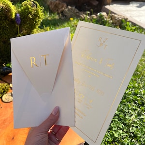 Quinceanera uitnodigingskaart, beige envelop uitnodigingen, bladgoud gedrukte eenvoudige huwelijksuitnodiging, elegante uitnodiging