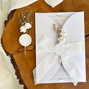 Gepersonaliseerde acrylhuwelijksuitnodiging: modern elegant ontwerp