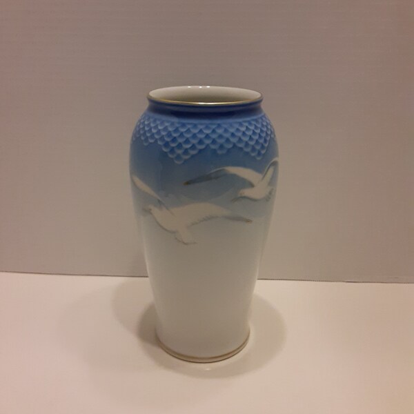 B&G Copenhagen Porcelain Seagull Vase Denmark 682