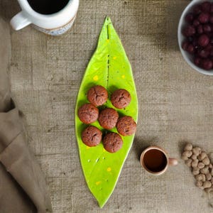 Handmade Ceramic Leaf Plate – Decorative Leaf Shaped Dish – Unique Kitchen or Serving Gift