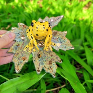 Handmade Ceramic Frog Incense Holder – Gold Gilded Burner – Meditation & Relaxation Gift – Cute Frog Decor – Yoga Gift Idea