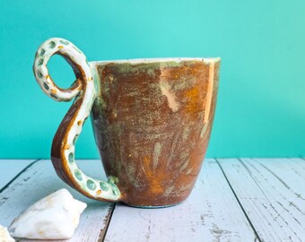手作りの海のマグカップ – タコの取っ手が付いたセラミック製の海の