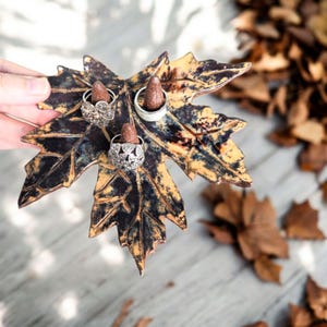 Handmade Leaf-Shaped Ceramic Ring Dish – Natural Brown Jewelry Holder | Gift for Her