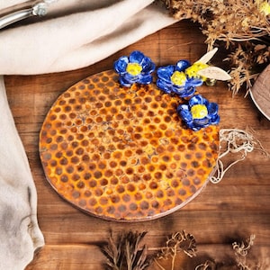 Gold Gilded Honeycomb Plate – Handmade Ceramic Bee Plate with Flower Detail – Decorative Dish – Nature Inspired Kitchen Gift