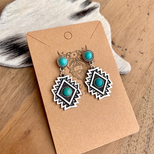 Petites boucles d'oreilles pendantes aztèques occidentales avec fausses pierres turquoises, bijoux