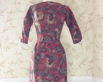 1950s Vintage Suzy Perette CORSET FIT WIGGLE Dress with Fishtail Paisley Rayon