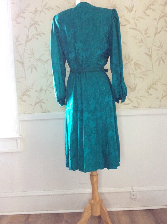 1980s does 1940s  Vintage PURE SILK Pleated Dress… - image 3