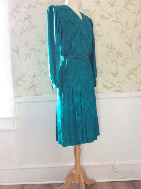 1980s does 1940s  Vintage PURE SILK Pleated Dress… - image 2