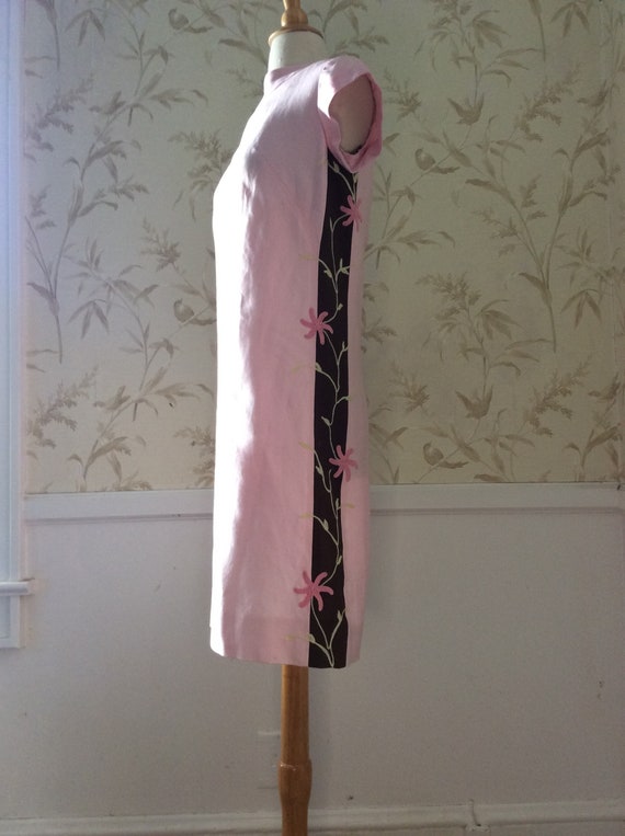 1960s 1970s Mod Vintage Pink EASTER LINEN Embroid… - image 4