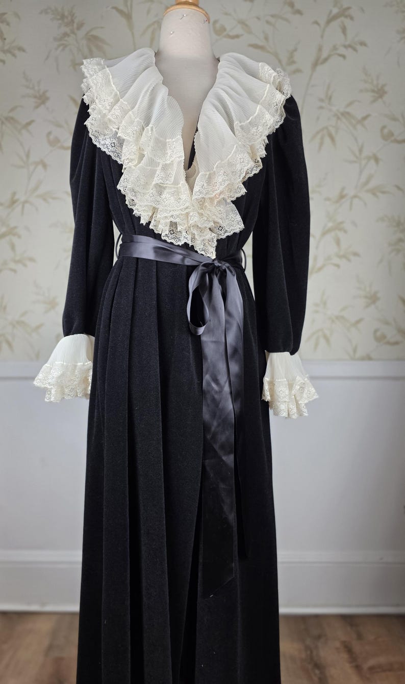 Bridal Robe Ruffle Vintage Vanity Fair Velour Robe Victorian Ruffle - Etsy