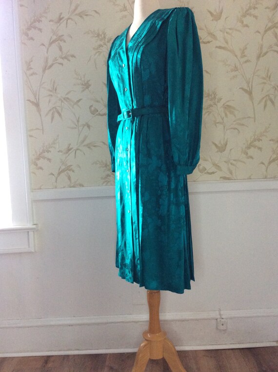 1980s does 1940s  Vintage PURE SILK Pleated Dress… - image 4