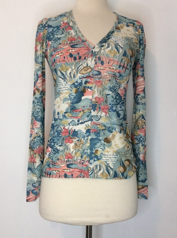 1970's VINTAGE Slinky Polyester Courting Print Top