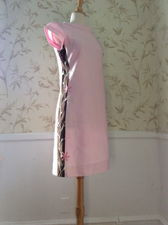 1960s 1970s Mod Vintage Pink EASTER LINEN Embroid… - image 1