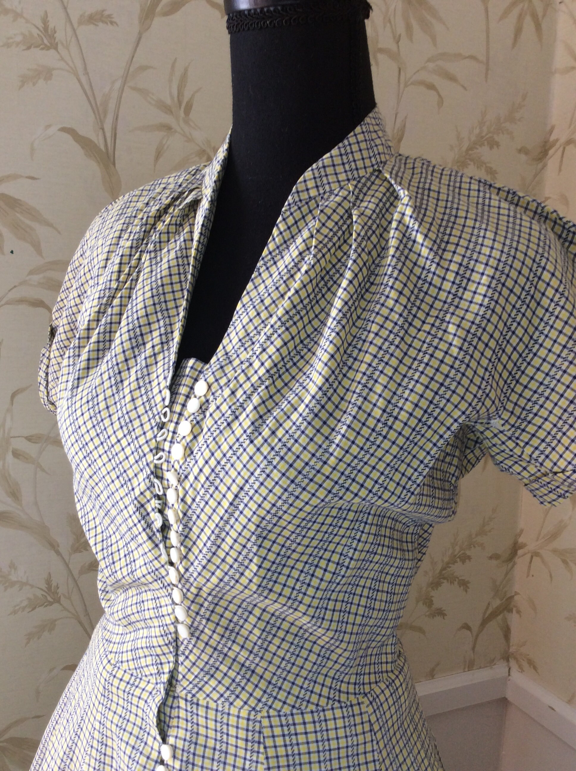 Vintage 40s Floral Print Short Sleeve Button Front Cotton Midi Day Dress w/Pockets Circle Skirt