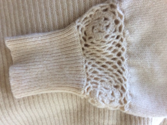 VINTAGE Lambs Wool Open Crochet Neck Cardigan Swe… - image 9
