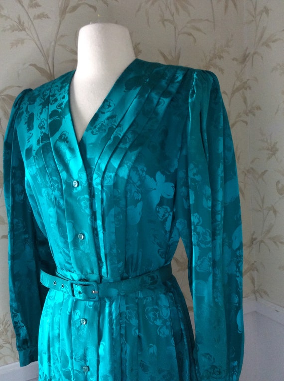 1980s does 1940s  Vintage PURE SILK Pleated Dress… - image 5