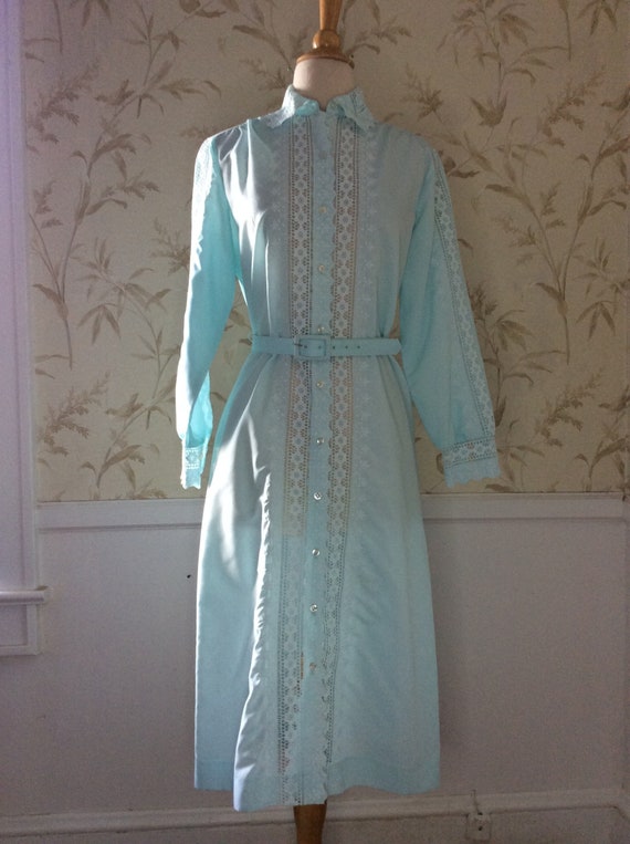 1970s Vintage Serbin Robins Egg Blue Eyelet Lace R