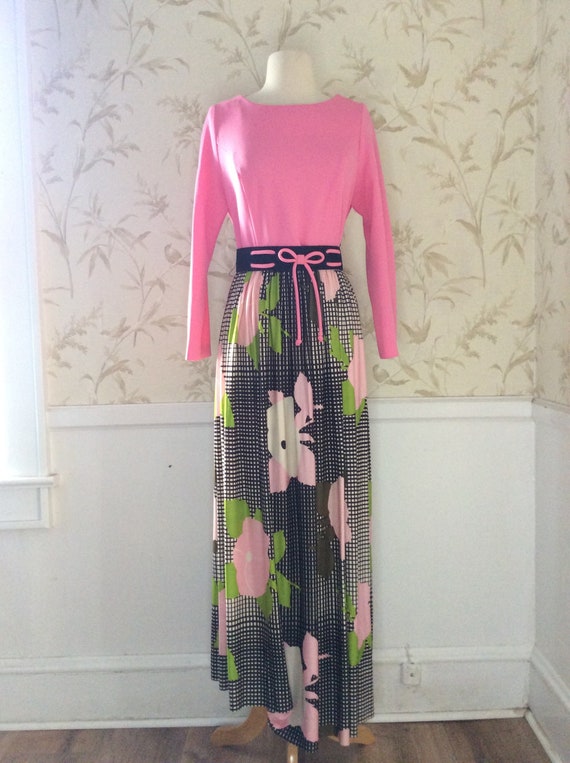 1970s Mod Vintage FLOWER POWER Hot Pink Maxi Dress