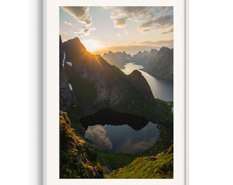Impression d'art des Lofoten de la Norvège | Photographie aérienne des fjords de la Reine | Soleil de minuit et couleurs