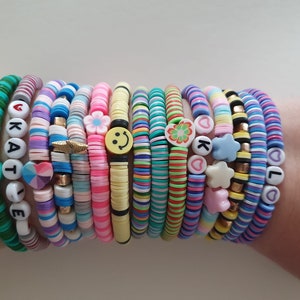 Pulseiras de contas de argila
